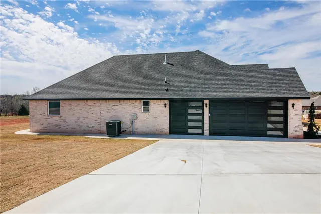 Photo 4 — 1198 Wolf Creek Drive, Blanchard, OK 73010