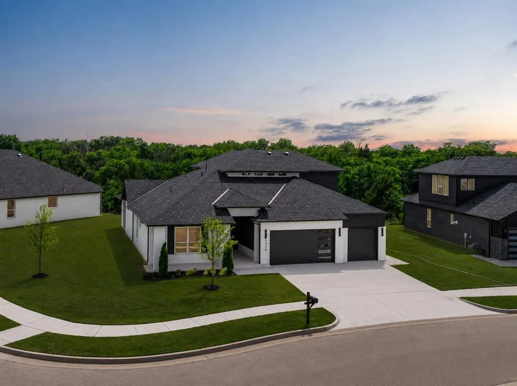 Photo 2 — 7228 NW 155th Street, Edmond, OK 73013