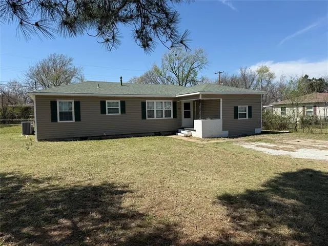 Photo 2 — 506 N Sharon Street, Tecumseh, OK 74873
