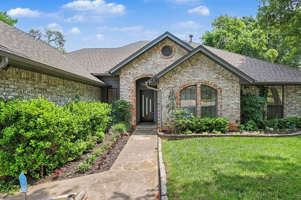 Photo 3 — 1400 Sandhurst Circle, Edmond, OK 73034