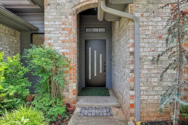 Photo 4 — 1400 Sandhurst Circle, Edmond, OK 73034