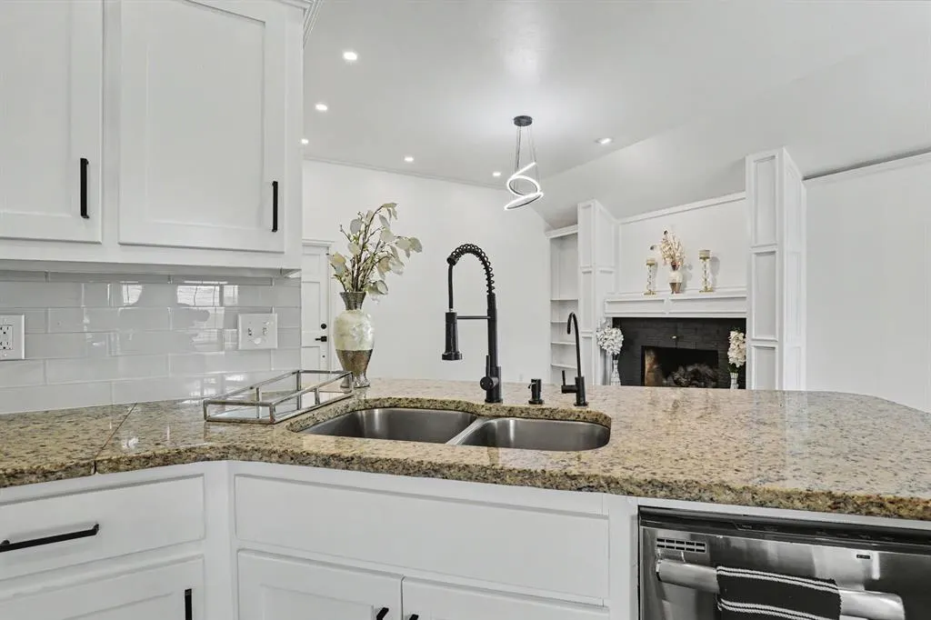 Photo 10 — 1400 Sandhurst Circle, Edmond, OK 73034