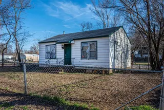 Sold home at 2024 SW 10th Street