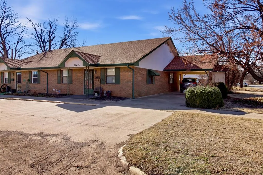 Photo 5 — 324 W 4th Street, Hobart, OK 73651