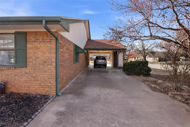 Photo 7 — 324 W 4th Street, Hobart, OK 73651