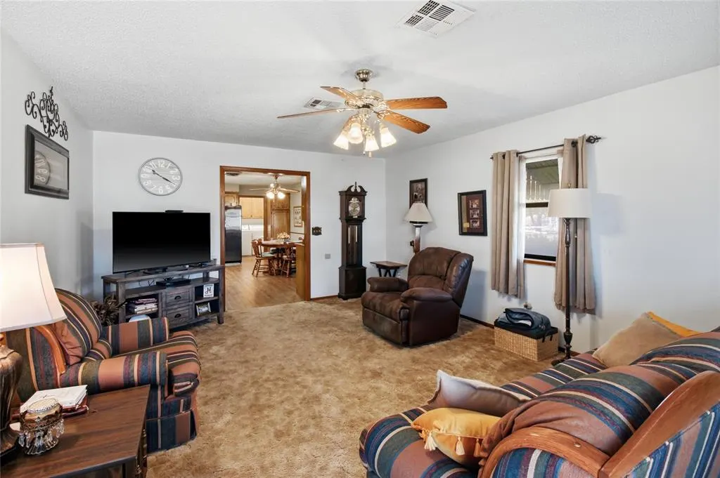 Photo 11 — 324 W 4th Street, Hobart, OK 73651