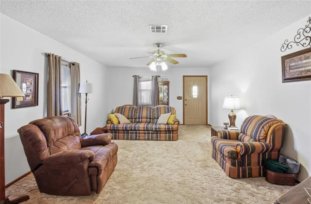 Photo 15 — 324 W 4th Street, Hobart, OK 73651