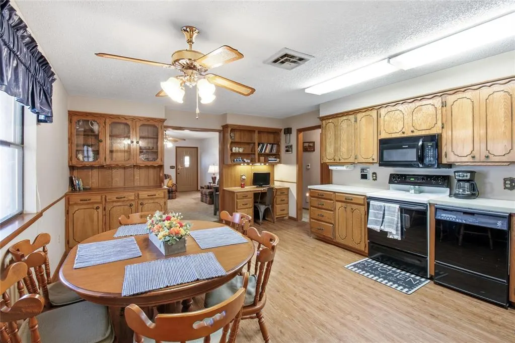Photo 18 — 324 W 4th Street, Hobart, OK 73651