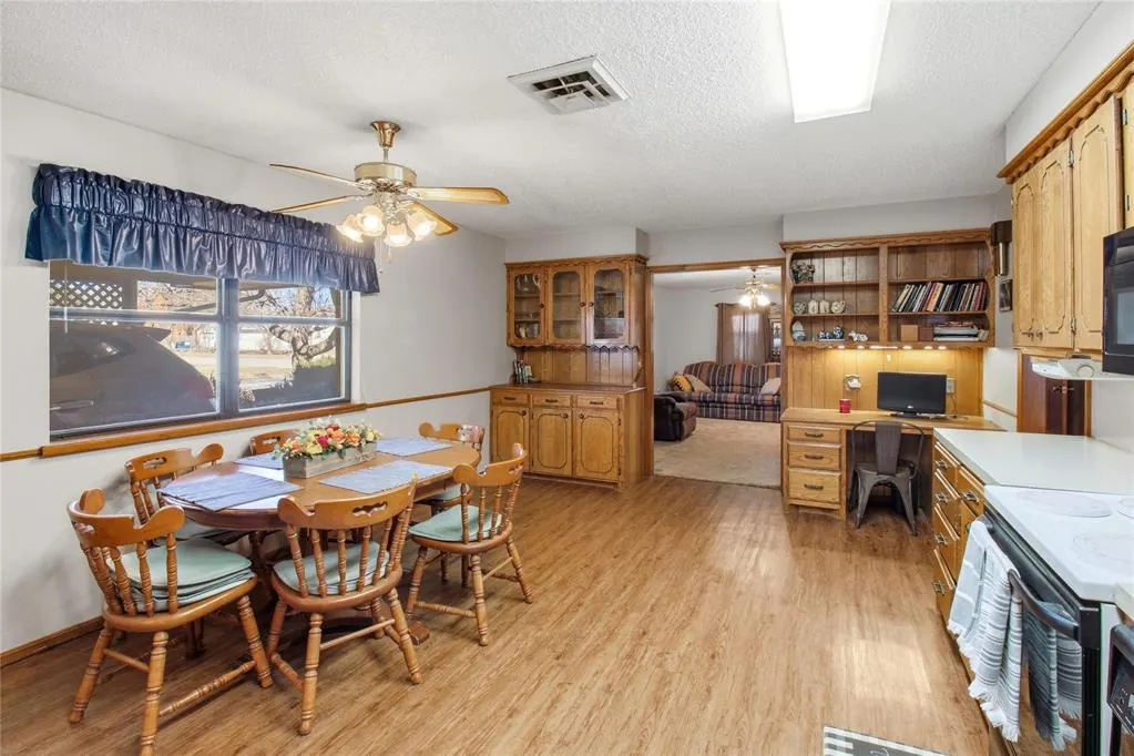 Photo 19 — 324 W 4th Street, Hobart, OK 73651