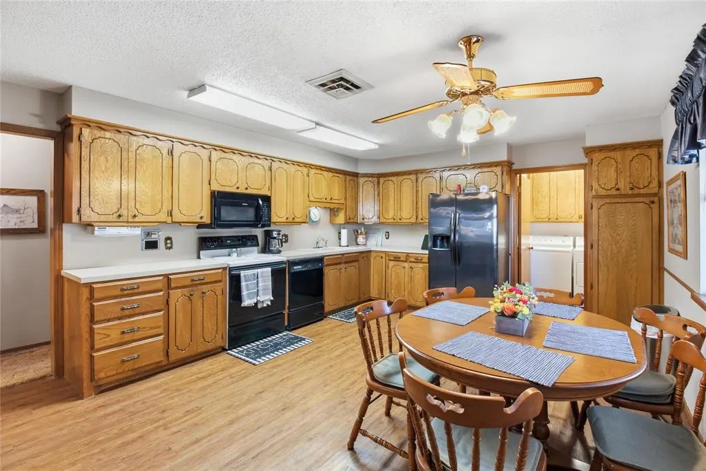 Photo 20 — 324 W 4th Street, Hobart, OK 73651