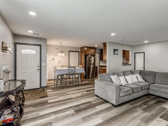 Photo 6 — 508 N Davis Avenue, Oklahoma City, OK 73127