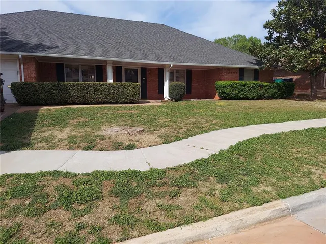 Photo 3 — 2705 NW 120th Terrace, Oklahoma City, OK 73120