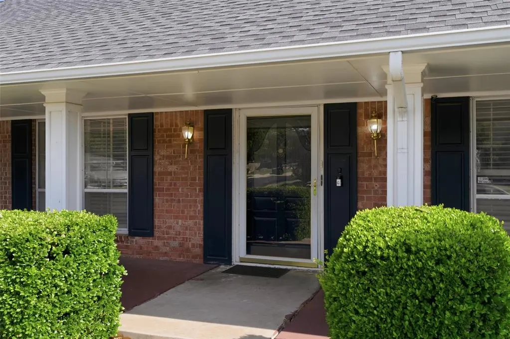 Photo 4 — 2705 NW 120th Terrace, Oklahoma City, OK 73120