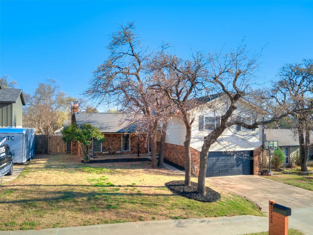 Photo 2 — 3725 NE 143rd Street, Edmond, OK 73013