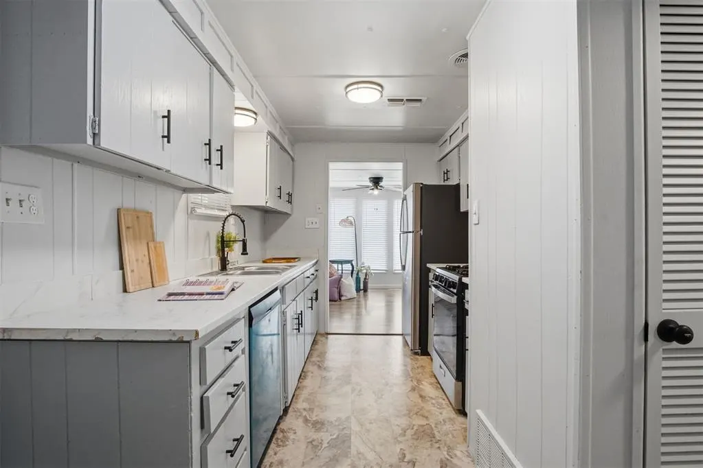 Photo 4 — 2205 NE 16th Terrace, Oklahoma City, OK 73117