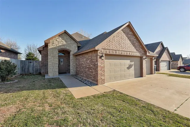 Photo 3 — 11933 SW 17th Street, Yukon, OK 73099