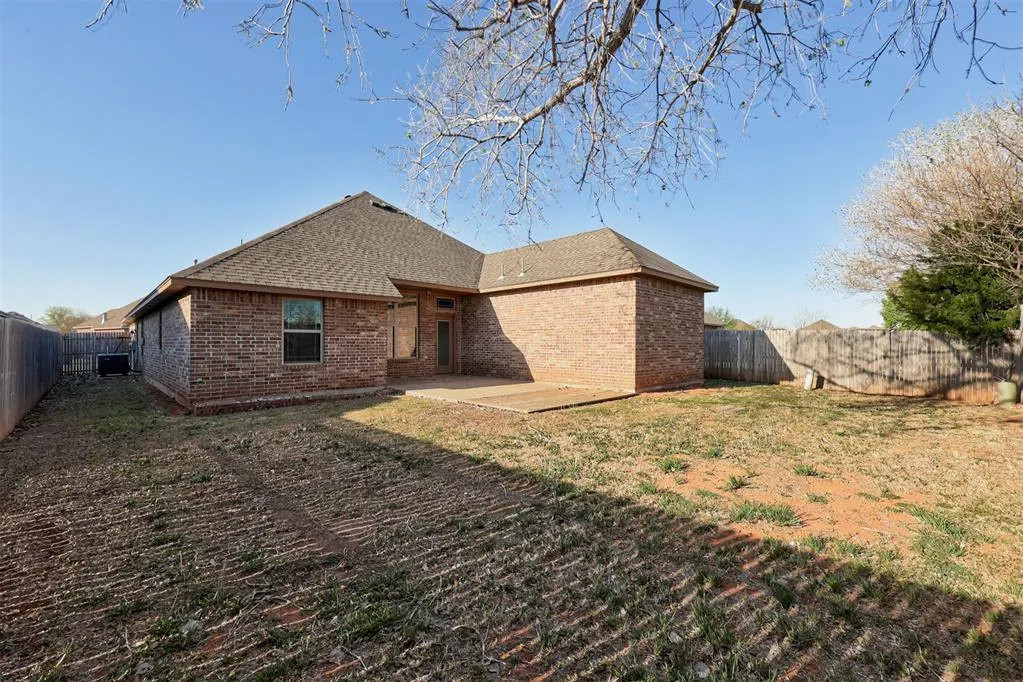 Photo 34 — 11933 SW 17th Street, Yukon, OK 73099