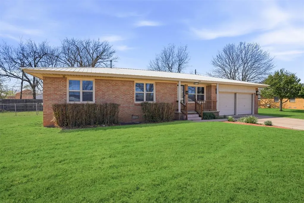 Photo 4 — 1905 N Oregon Street, Mangum, OK 73554