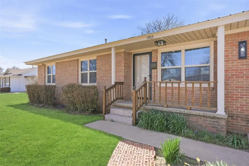 Photo 6 — 1905 N Oregon Street, Mangum, OK 73554