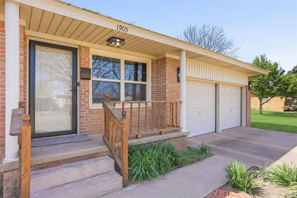 Photo 7 — 1905 N Oregon Street, Mangum, OK 73554