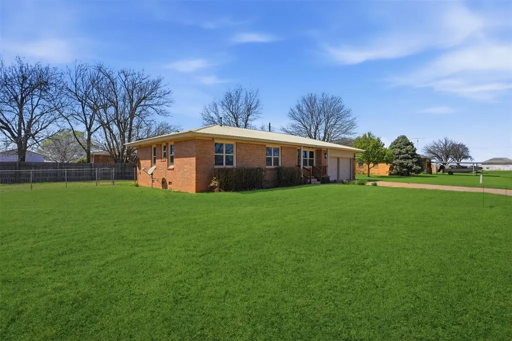 Photo 43 — 1905 N Oregon Street, Mangum, OK 73554