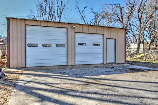 Photo 3 — 805 N Virginia Drive, Oklahoma City, OK 73107
