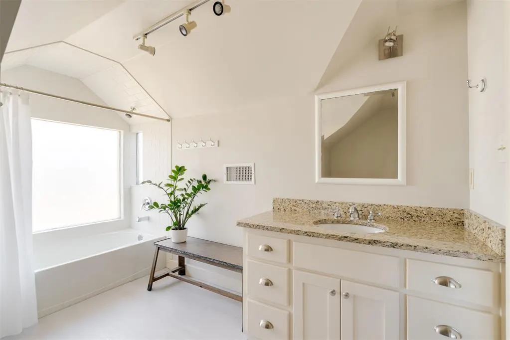 Photo 40 — 721 NW 19th Street, Oklahoma City, OK 73103
