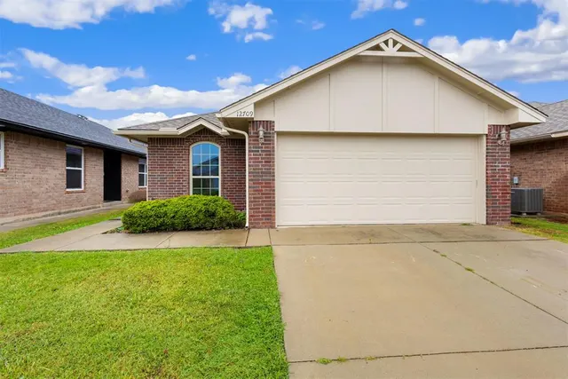 Front exterior — 12709 Heritage Oaks Drive, Oklahoma City, OK 73120