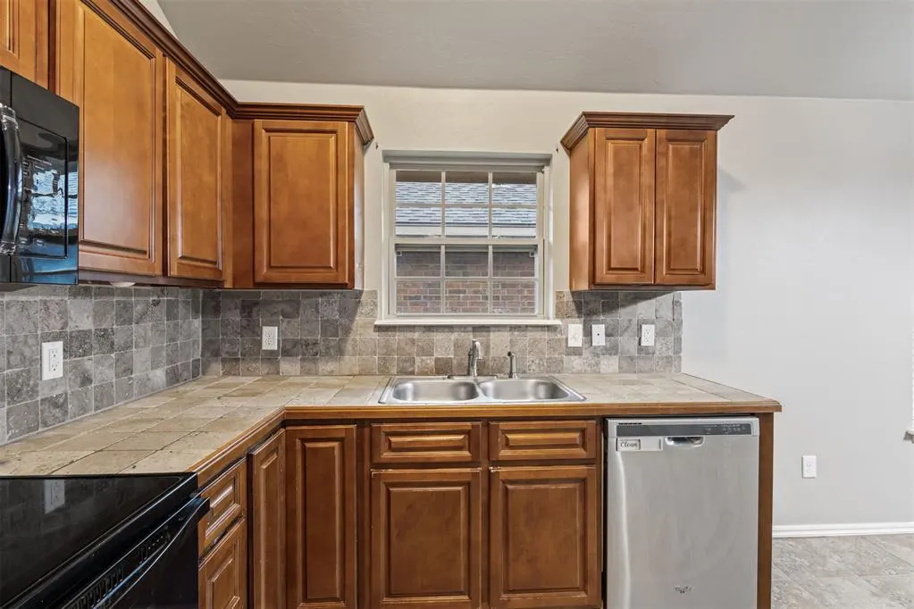 Photo 12 — 12709 Heritage Oaks Drive, Oklahoma City, OK 73120