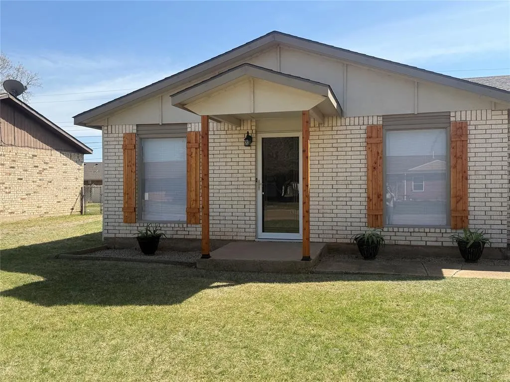 Photo 2 — 404 Mercury, Altus, OK 73521