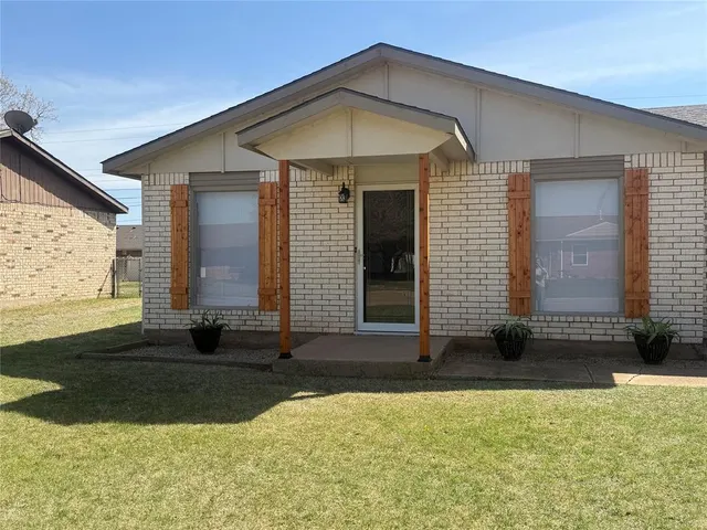 Photo 2 — 404 Mercury, Altus, OK 73521