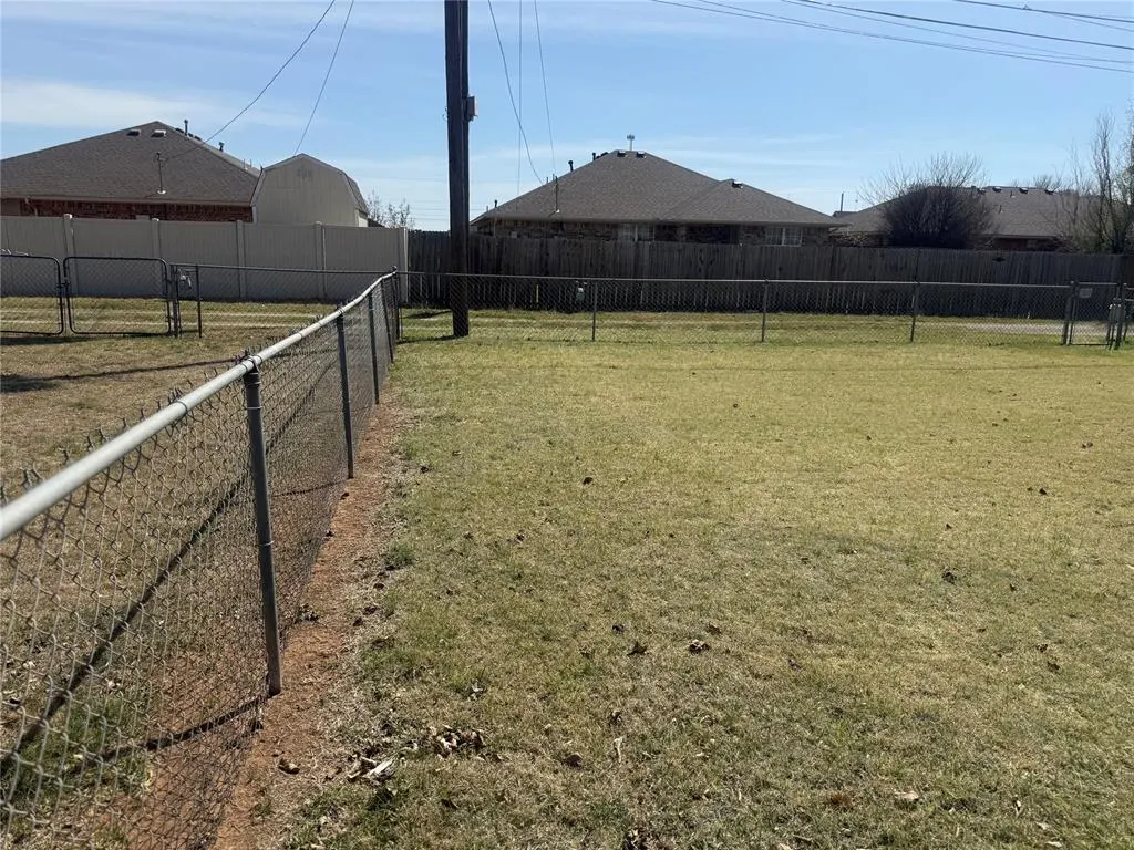 Photo 6 — 404 Mercury, Altus, OK 73521