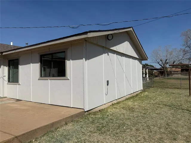 Photo 8 — 404 Mercury, Altus, OK 73521