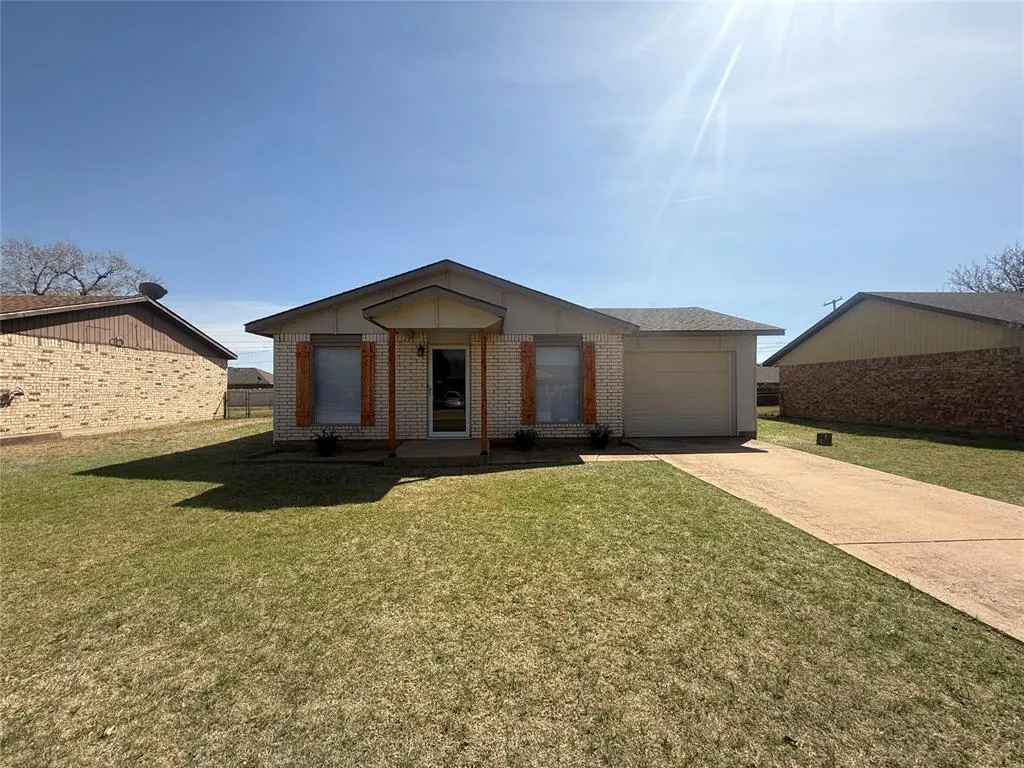 Photo 11 — 404 Mercury, Altus, OK 73521