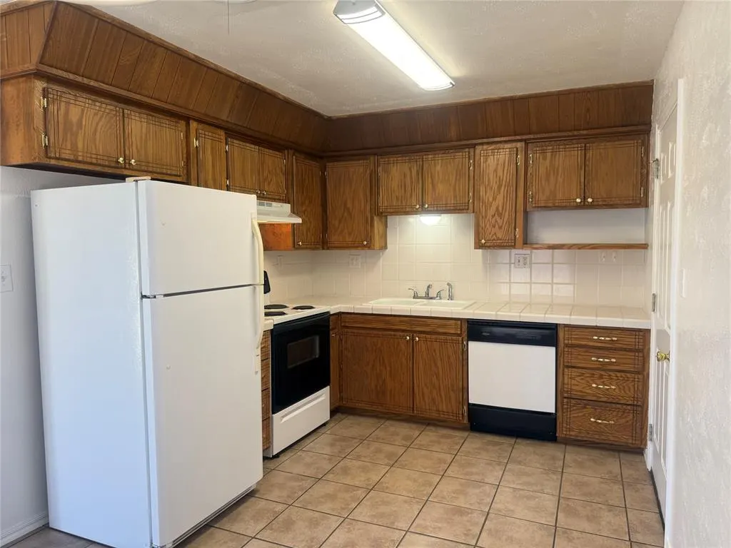 Photo 44 — 404 Mercury, Altus, OK 73521