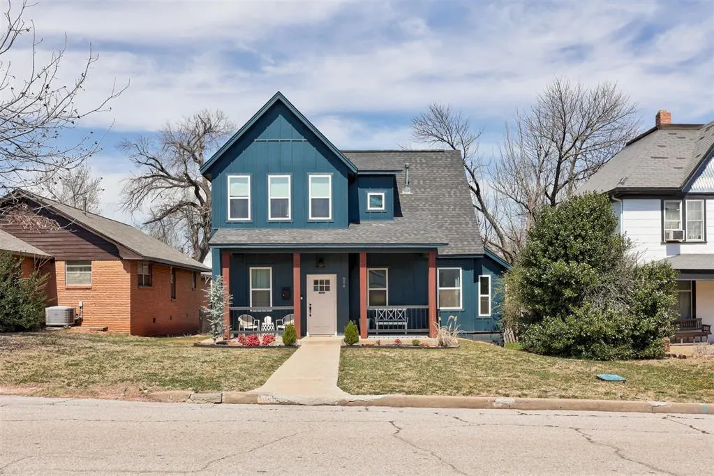 Front exterior — 806 E Warner Avenue, Guthrie, OK 73044