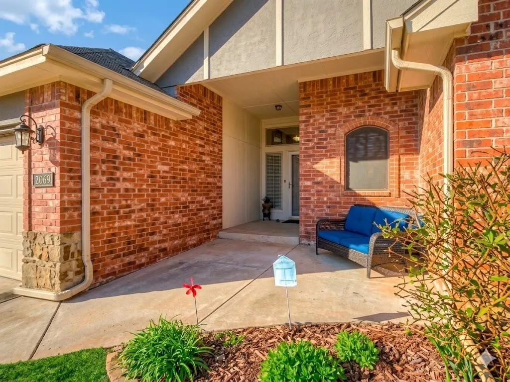 Photo 3 — 15909 Burkett Circle, Edmond, OK 73013