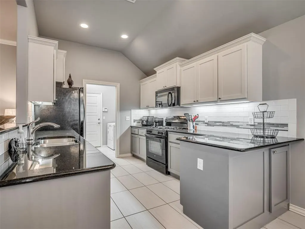 Photo 12 — 15909 Burkett Circle, Edmond, OK 73013
