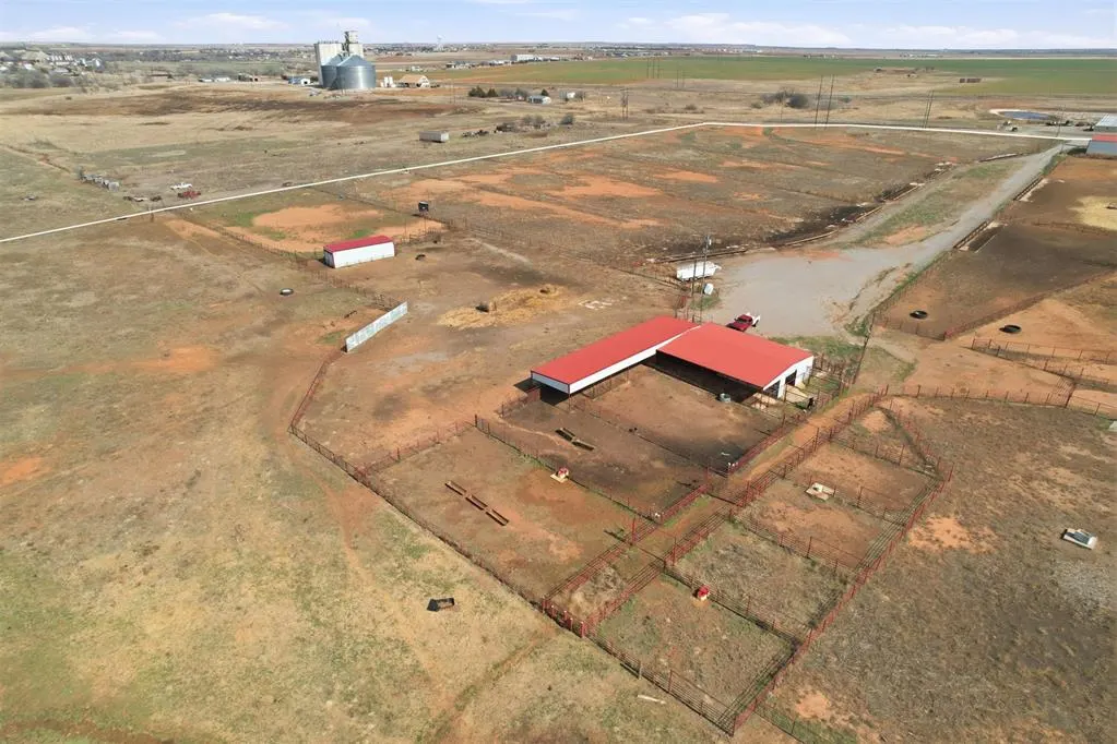 Photo 22 — 1325 S Eastern Avenue, Hobart, OK 73651