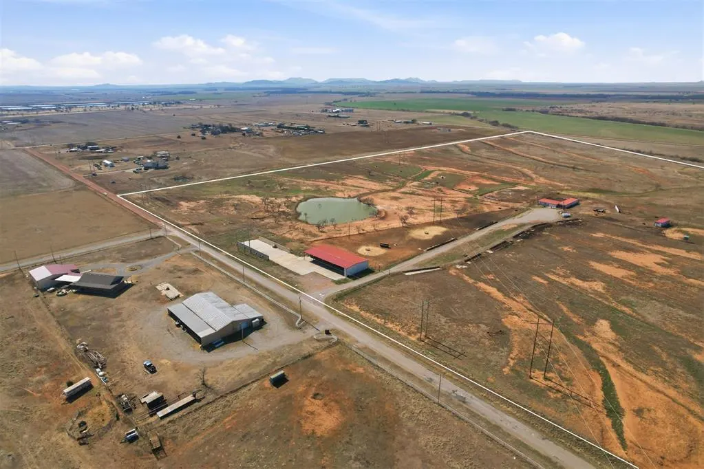 Photo 24 — 1325 S Eastern Avenue, Hobart, OK 73651