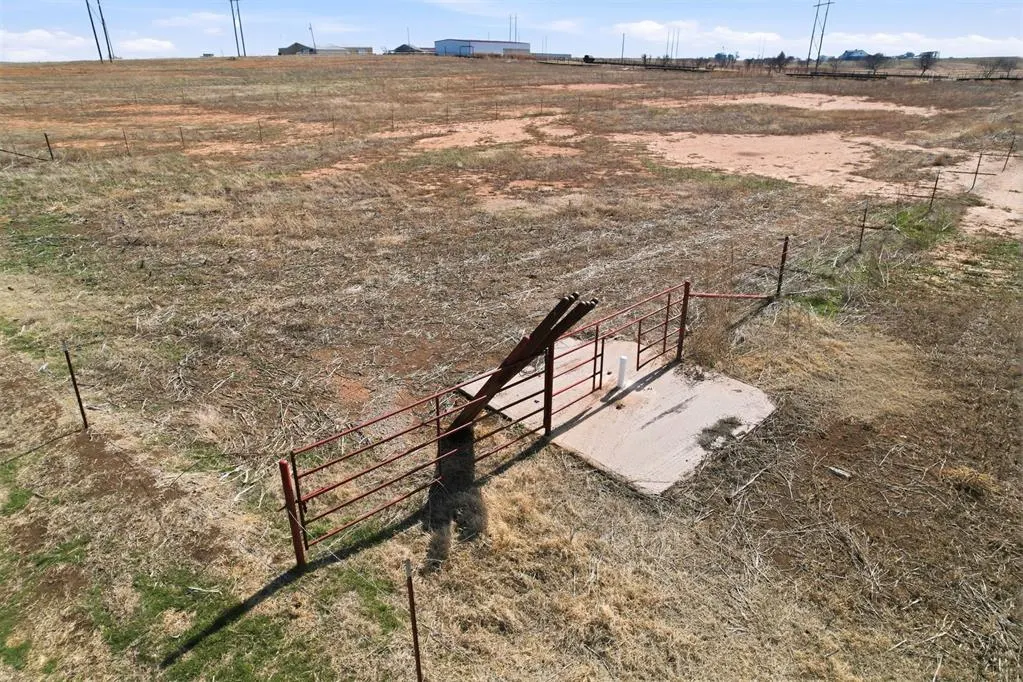 Photo 39 — 1325 S Eastern Avenue, Hobart, OK 73651