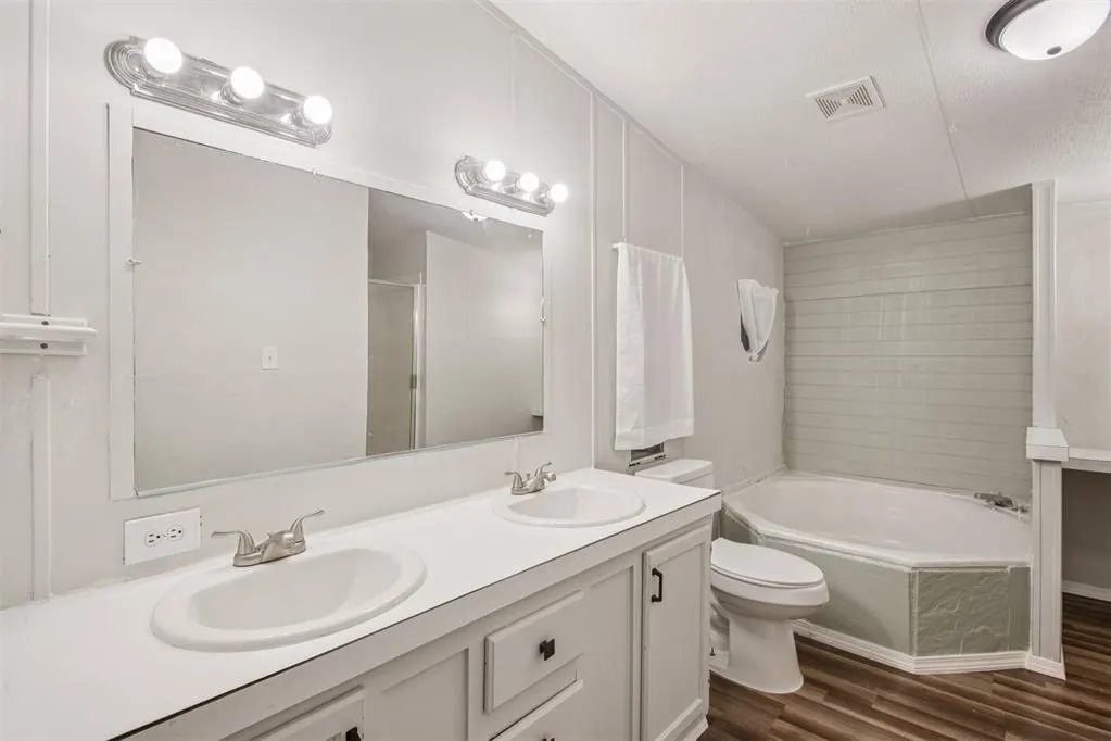 Photo 18 — 12900 Raymond King Drive, Moore, OK 73165