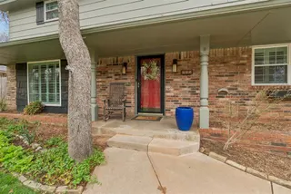 Sold home at 917 E 11th Street
