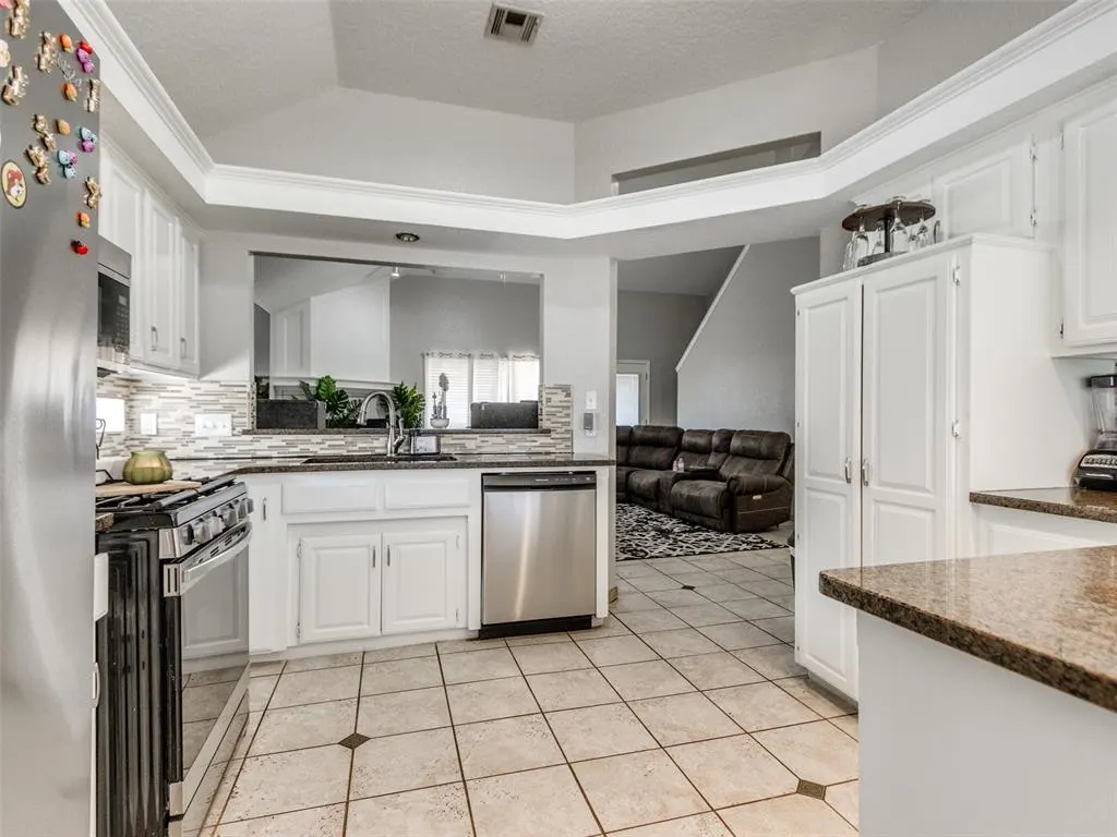 Photo 9 — 1013 Blue Ridge Drive, Edmond, OK 73003