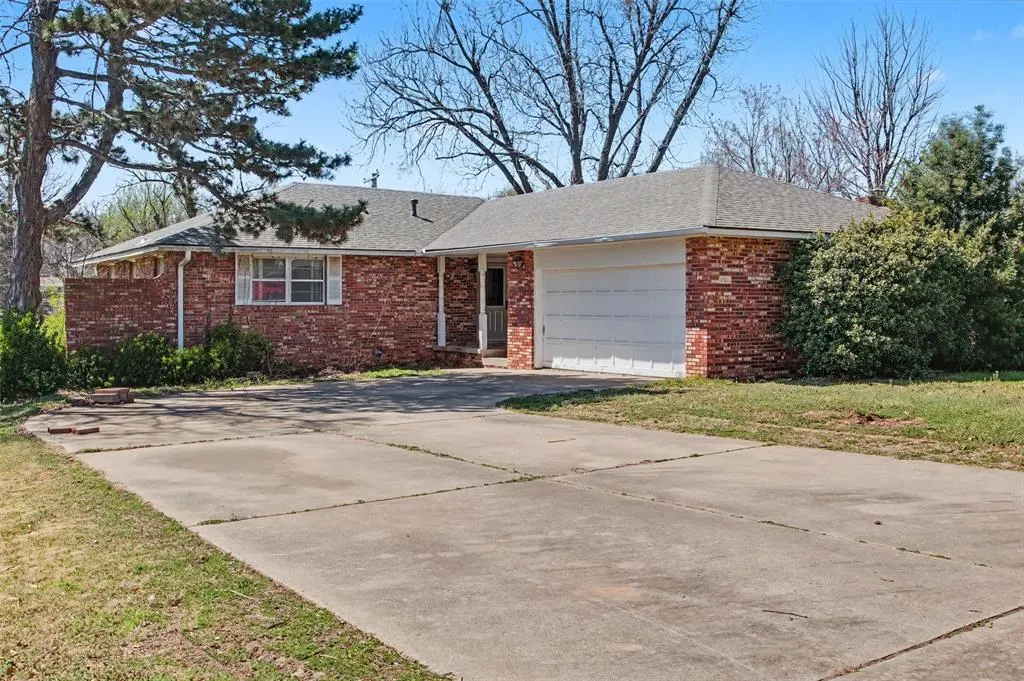 Front exterior — 1708 Dover Drive, Ponca City, OK 74604