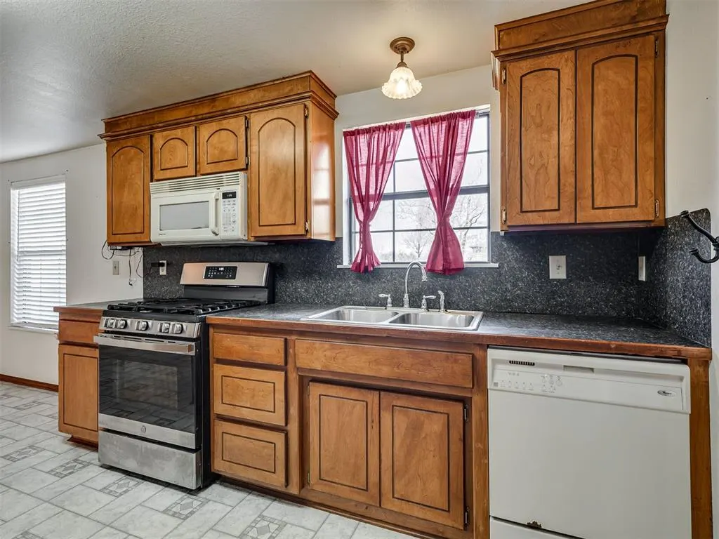 Photo 9 — 10675 144th Street, Lexington, OK 73051