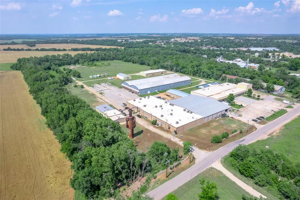 Photo 2 — 851 N 4th Street, Guthrie, OK 73044