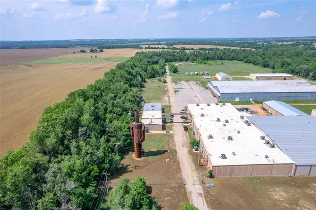 Photo 3 — 851 N 4th Street, Guthrie, OK 73044