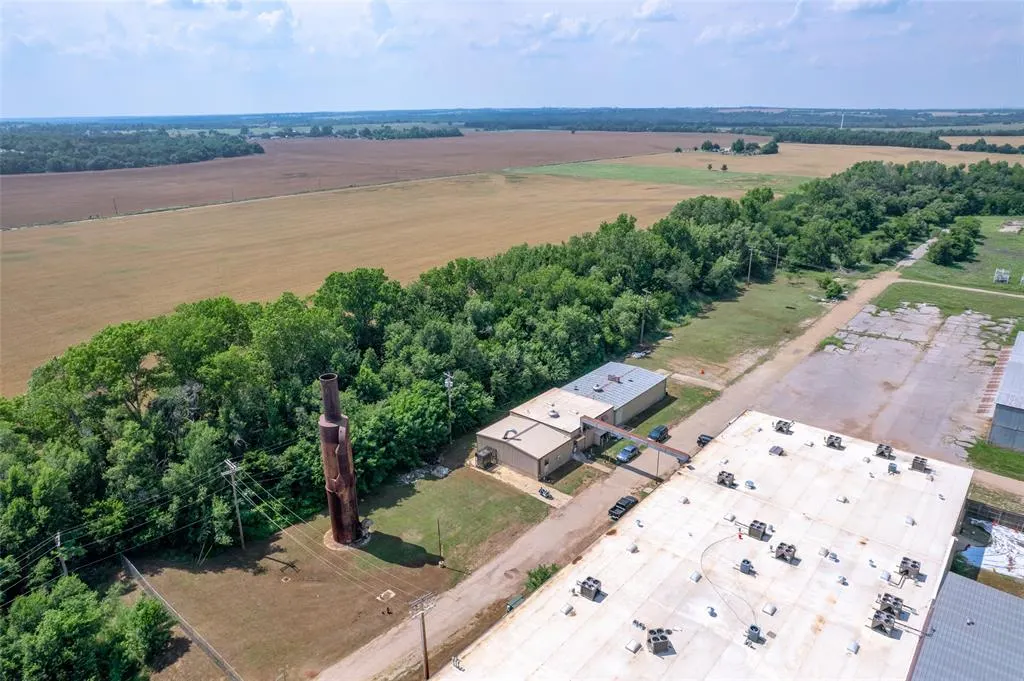 Photo 4 — 851 N 4th Street, Guthrie, OK 73044