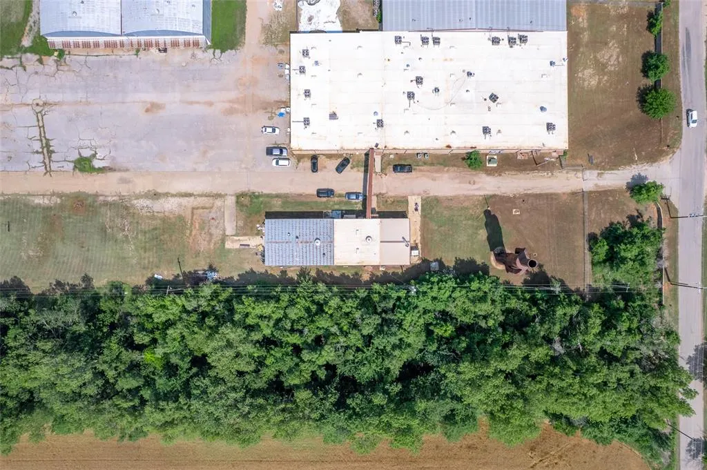 Photo 7 — 851 N 4th Street, Guthrie, OK 73044